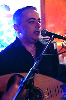 PICT2015 small O GIALOS BAND VOCALS LUTE.jpg - 68243 Bytes